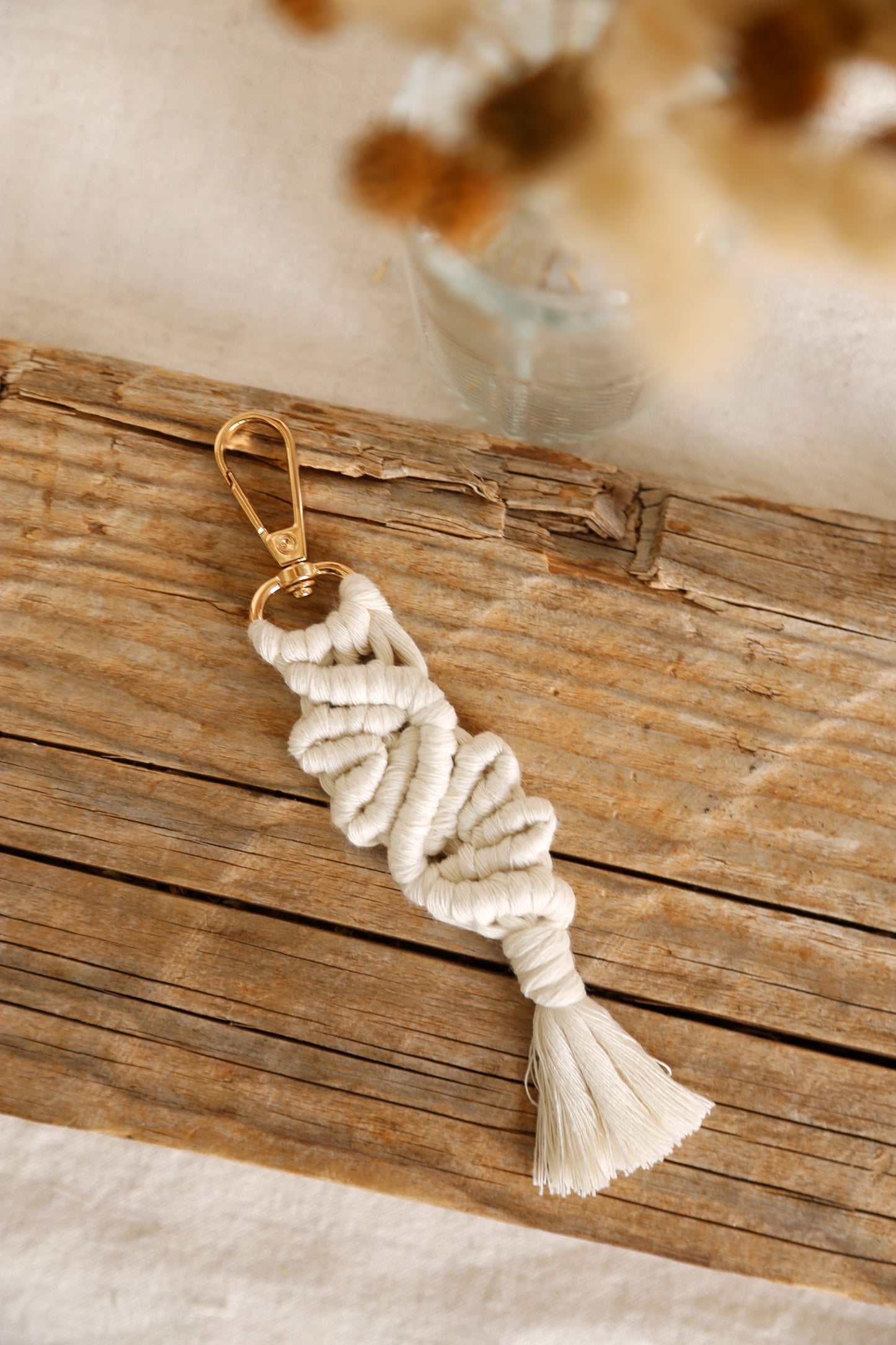 Porte-clé en macramé torsadé