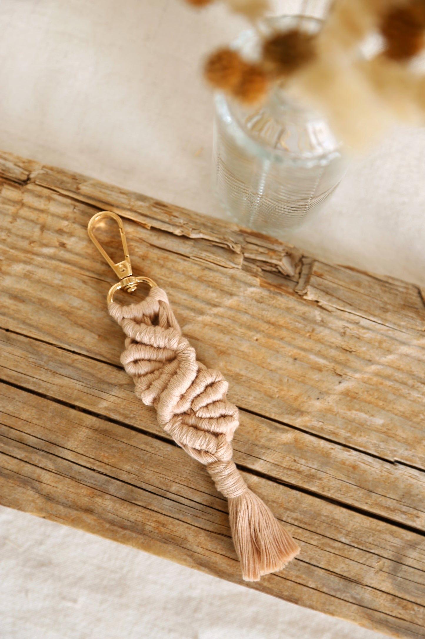 Porte-clé en macramé torsadé