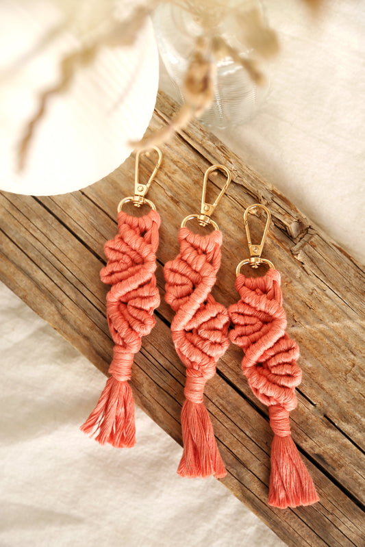 Porte-clé en macramé torsadé