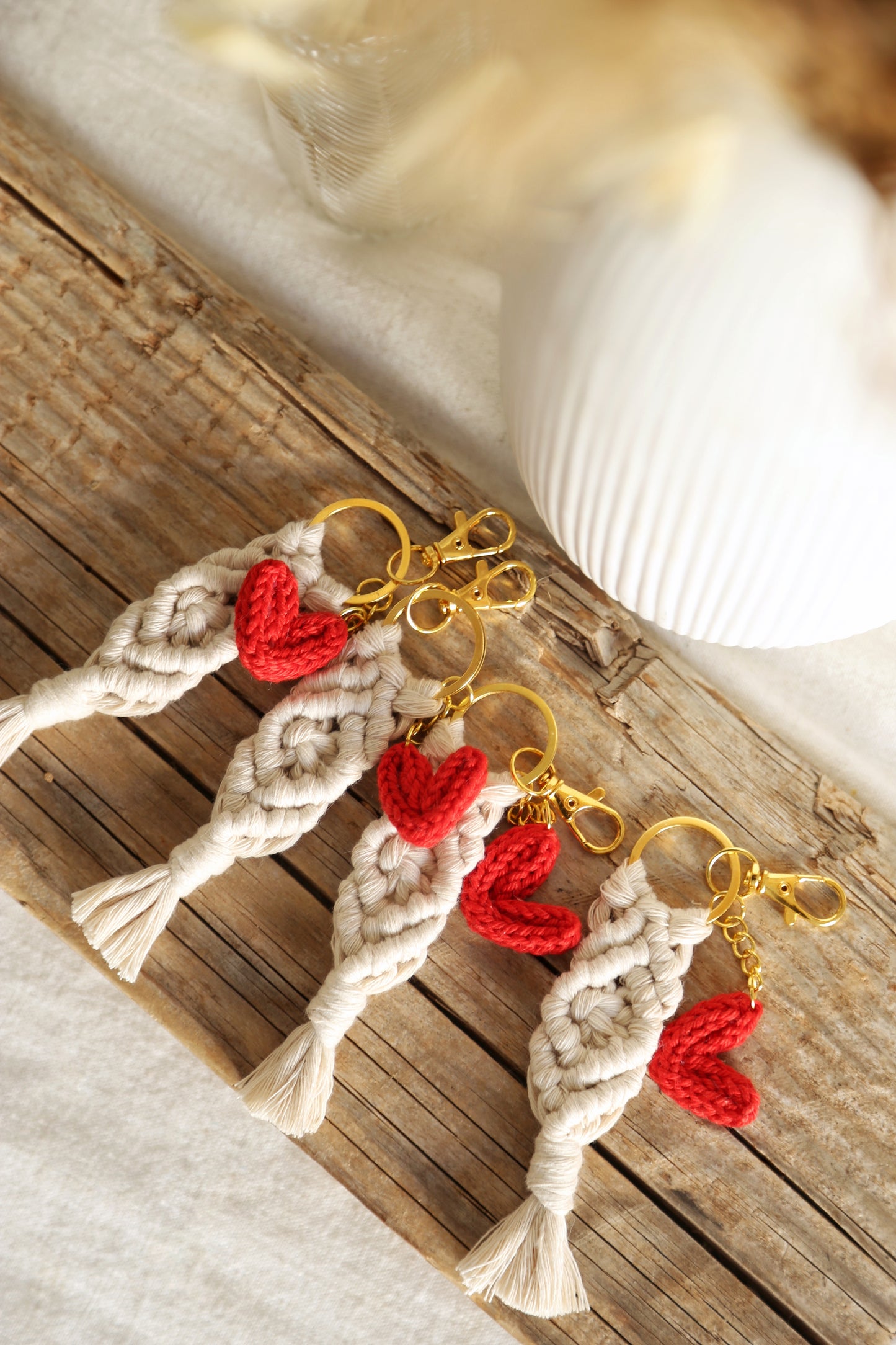 Porte-clés macramé cœur rouge
