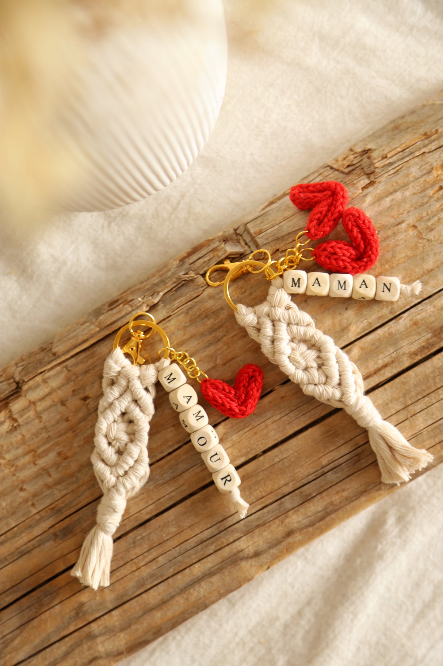 Porte-clés macramé cœur rouge